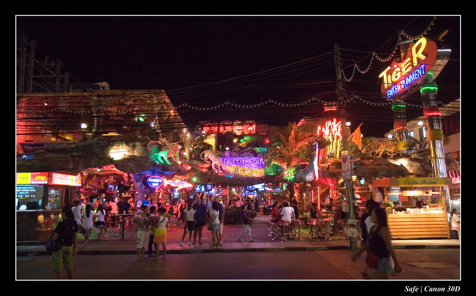 2006 - 07 - Phuket - Bangla la nuit 01